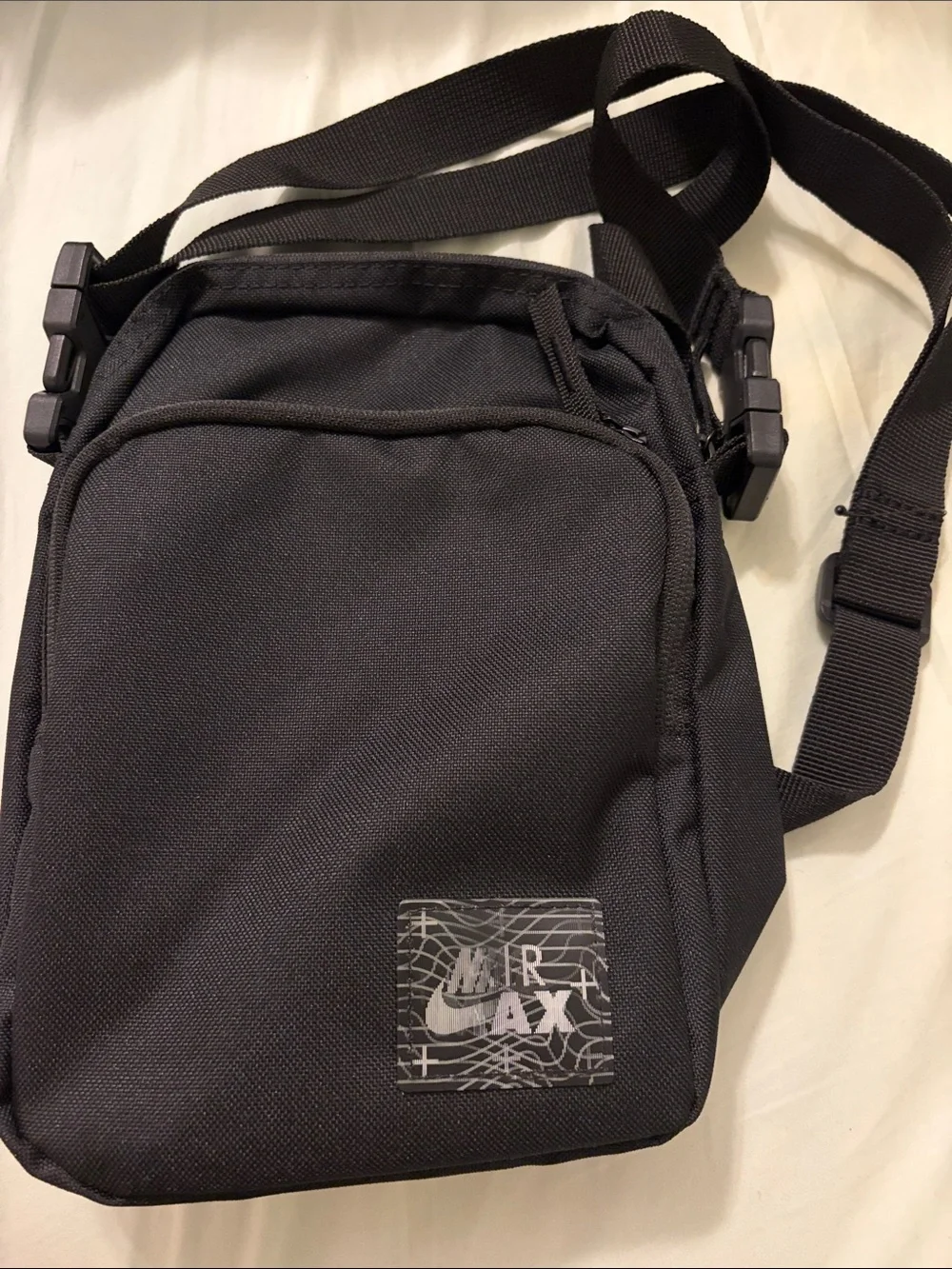 Nike Black Compact Messenger Bag with Logo Patch